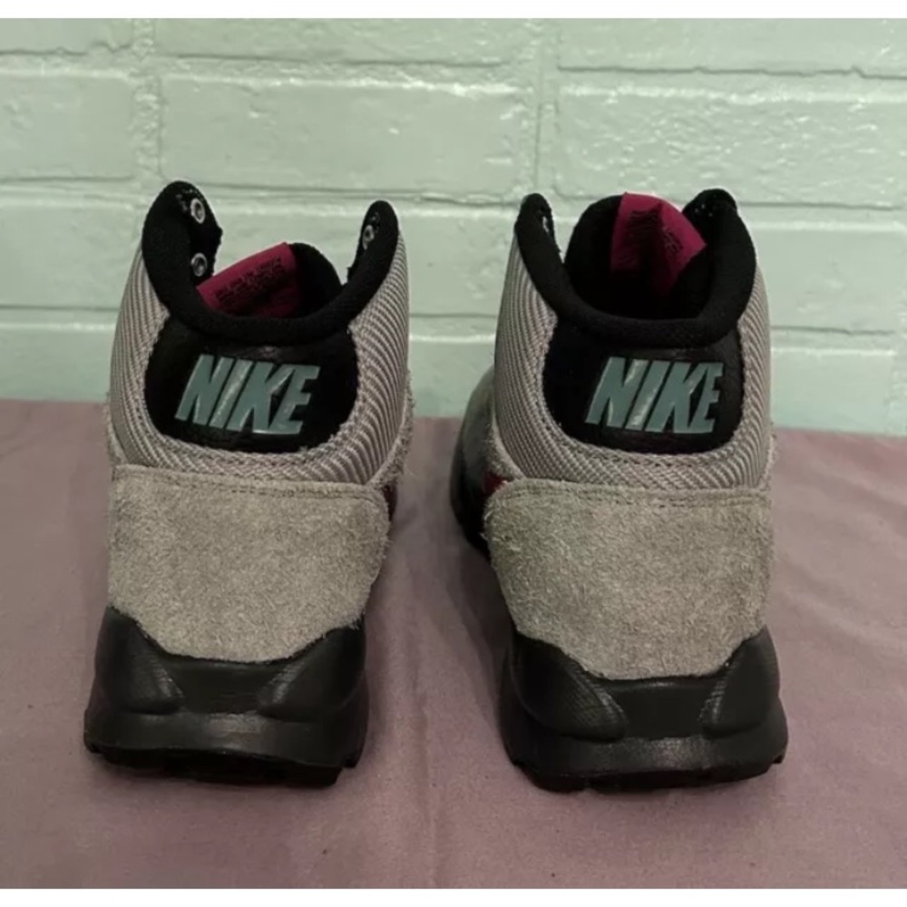 Nike Air Woodland “hiking” “winter” boots. Size 8.5 - Picture 6 of 7